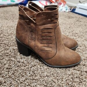 Arizona Jean Company Brown Ankle Booties Size 7